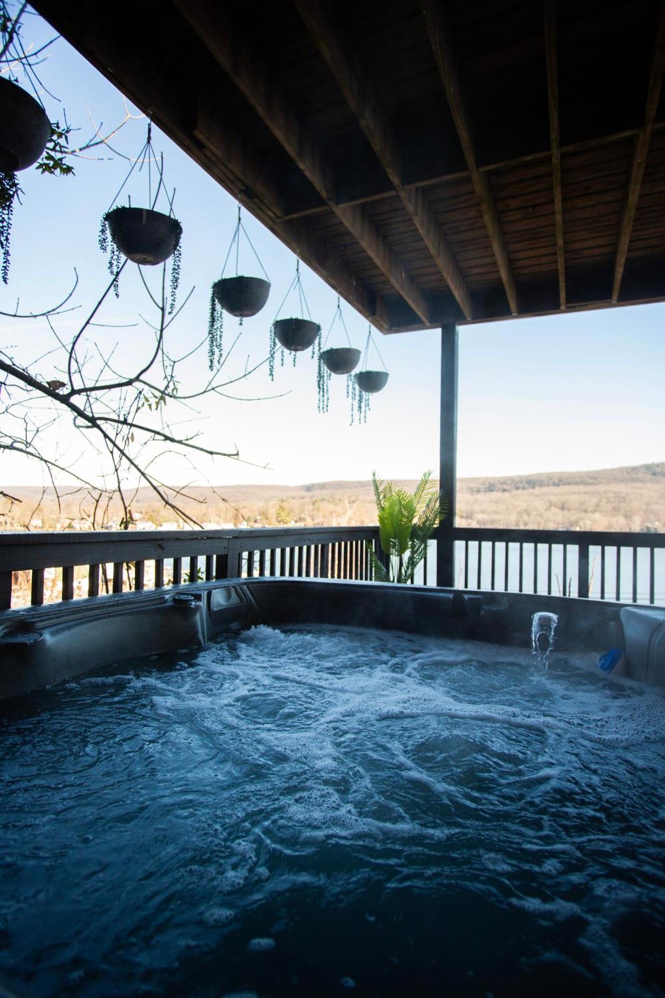 Lakeview House - Hot Tub - Firepit - Stunning Views - Spacious Deck - Cozy Living Room - Bar Greenwood Lake Exteriér fotografie